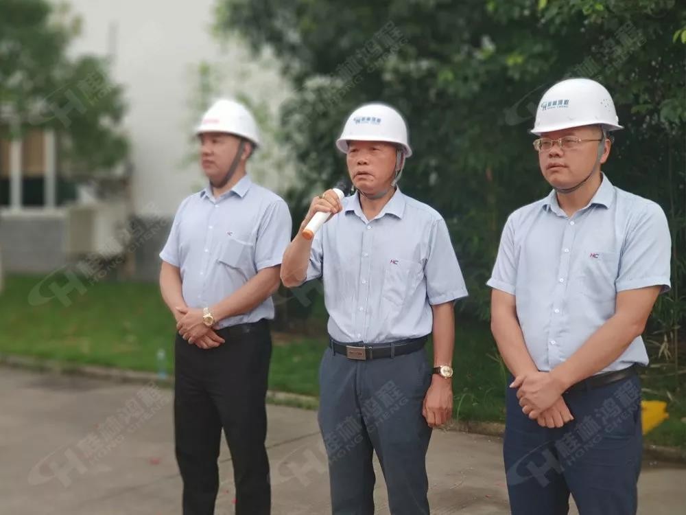 桂林鴻程董事長(zhǎng)容平勛發(fā)表致辭桂林鴻程機(jī)電設(shè)備有限公司廠區(qū)2#生產(chǎn)廠房開工大吉! 桂林鴻程董事長(zhǎng)容平勛發(fā)表致辭桂林鴻程機(jī)電設(shè)備有限公司廠區(qū)2#生產(chǎn)廠房開工大吉!